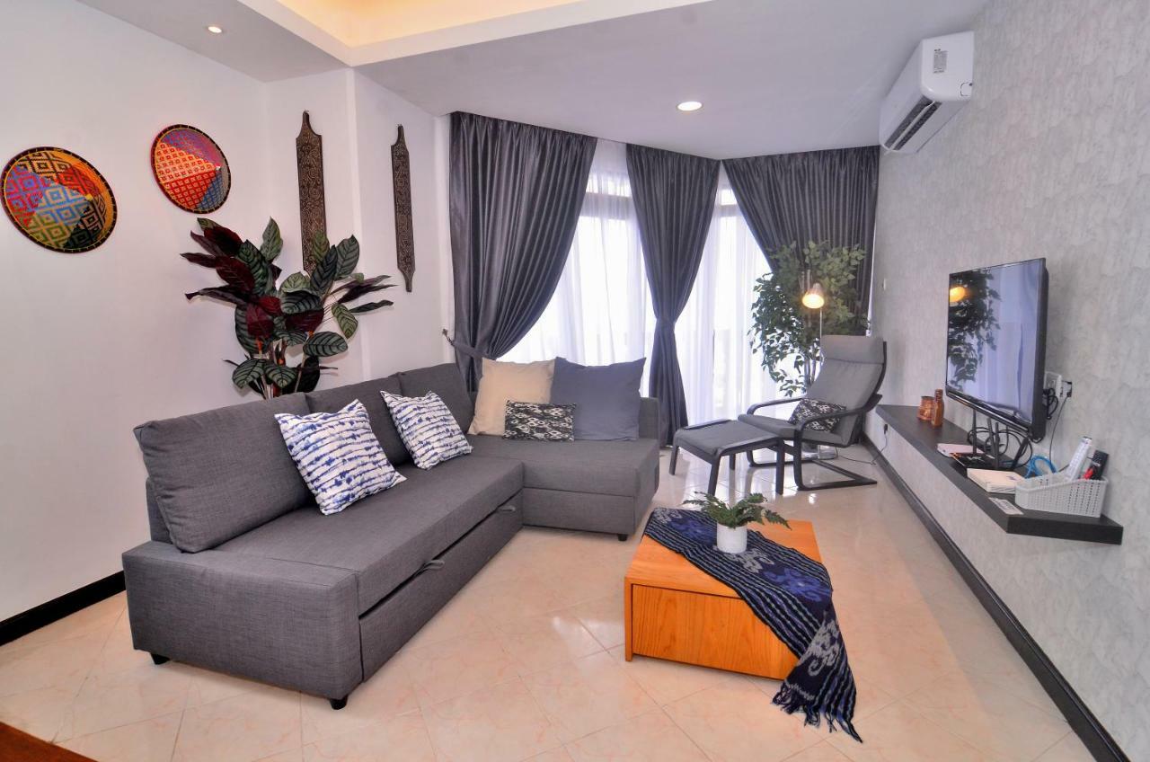 New Riverbank Suites - Waterfront Kuching City Buitenkant foto