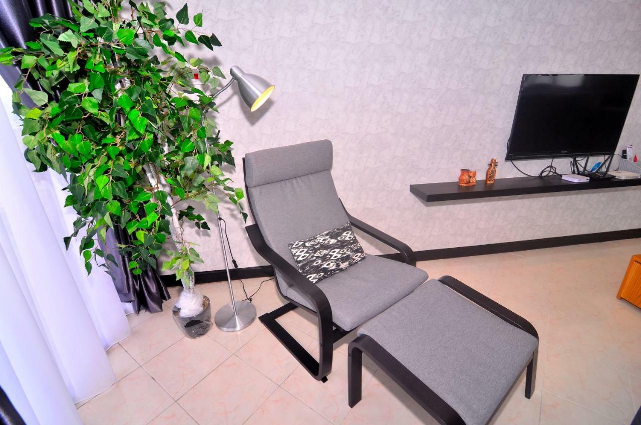 New Riverbank Suites - Waterfront Kuching City Buitenkant foto