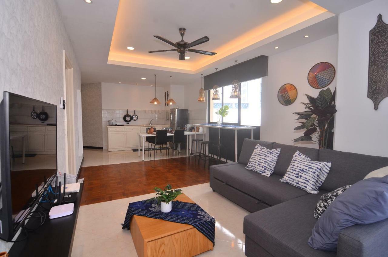 New Riverbank Suites - Waterfront Kuching City Buitenkant foto