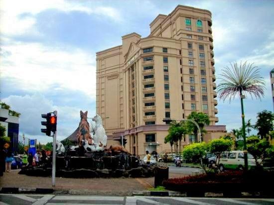 New Riverbank Suites - Waterfront Kuching City Buitenkant foto